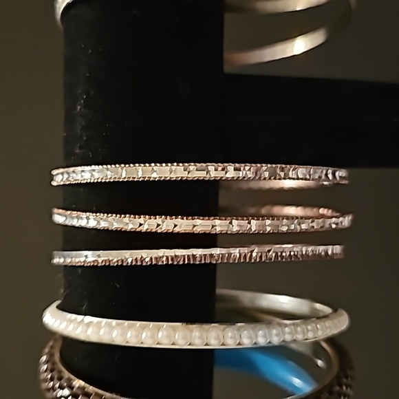 Lot of 11 Various Bangles - 9" Inner Circumference - Picture 3 of 5